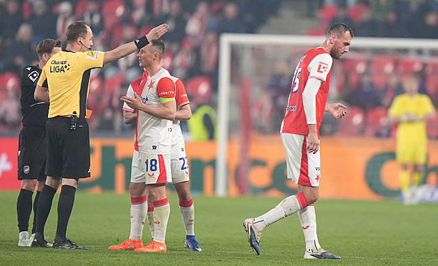 Slavia se červená, je důvod k zneklidnění? Sparta i Plzeň měly titul i nejvíc vyloučení