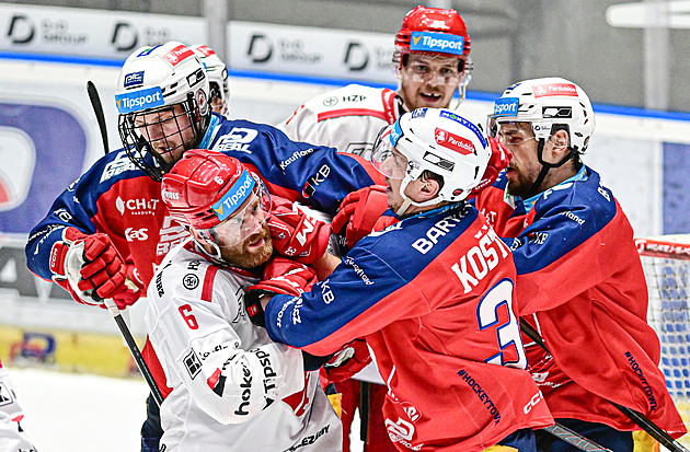 ONLINE: Třinec - Pardubice. Slezané pod tlakem, hosté ve finále usilují o tři mečboly