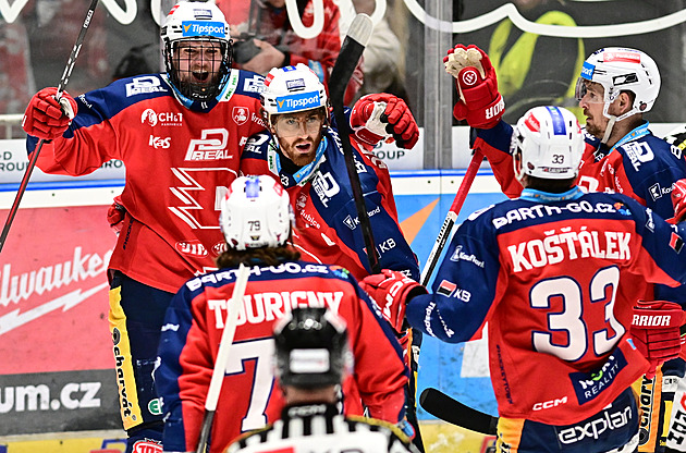 ONLINE: Pardubice - Třinec 1:0. Trefil se Kondelík, další domácí šance chytá Kacetl