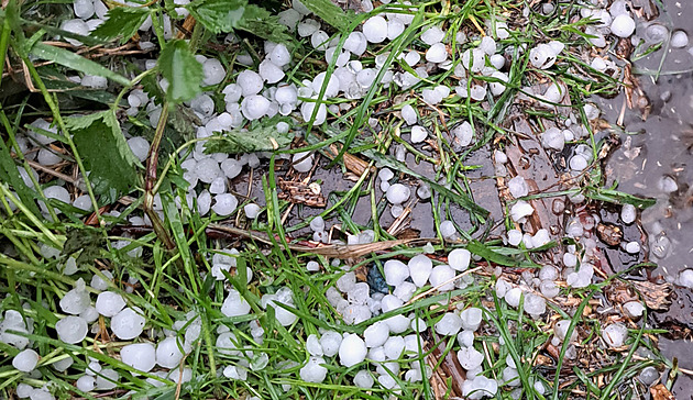 Bouřky zasáhly část Česka. Objevila se i supercela, hrozí kroupy