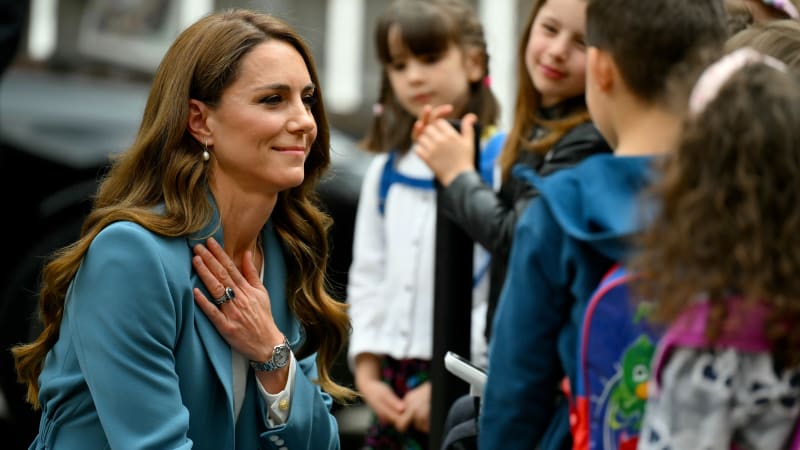 Princezna Kate poprvé od onemocnění rakovinou opustila Británii. V Itálii ji vítaly davy
