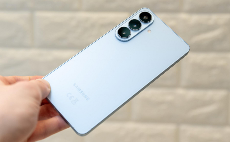 Galaxy S26 poprvé za 19 990 Kč. Na Samsungy padl extrémně vysoký bonus