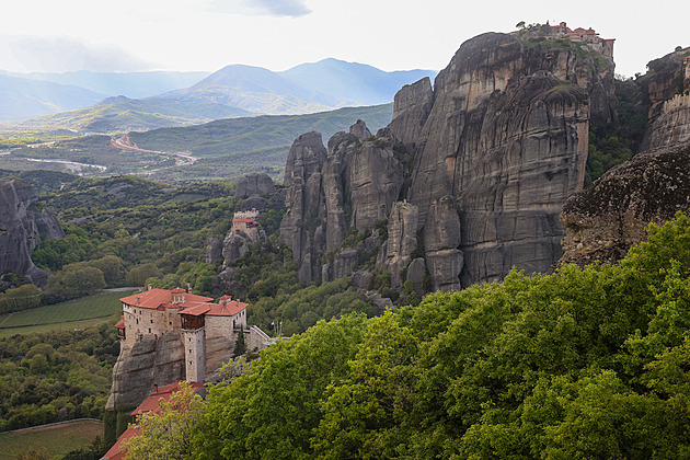 Meteora jsou kláštery mezi nebem a zemí. Krásnější západ slunce neuvidíte