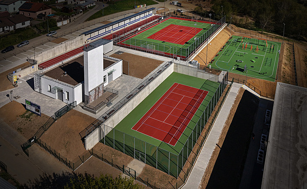 Havlíčkův Brod má nové neobvyklé sportoviště, hřiště jsou na třech terasách