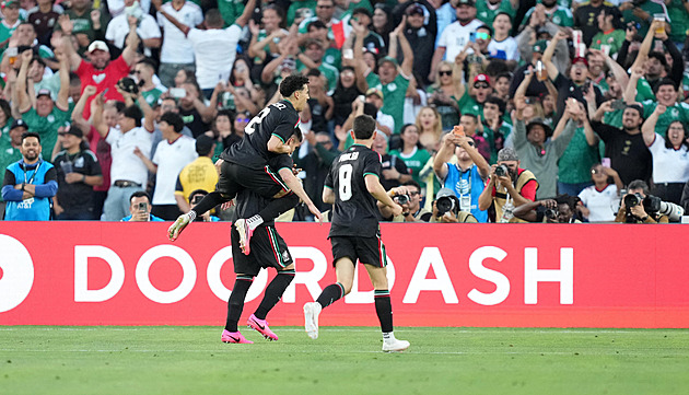 V nominaci Mexika na MS ve fotbale je veterán Ochoa i sedmnáctiletý talent Mora