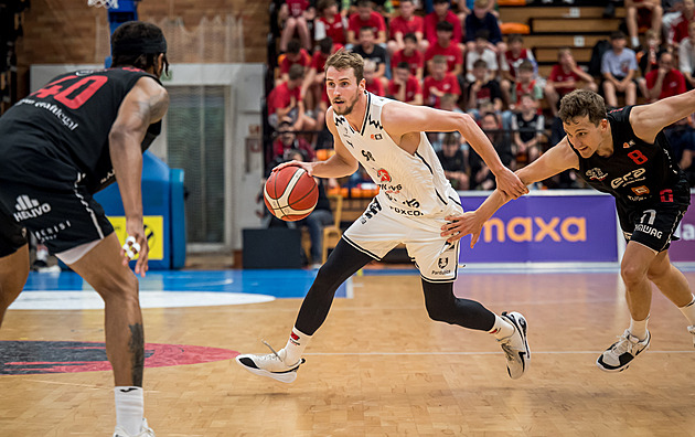 Za chyby platí. Basketbalisté Pardubic vědí: Finálové zkušenosti teprve sbíráme