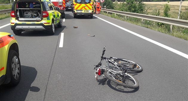 Tragédie na Litoměřicku. Po čelním střetu s autem zemřela cyklistka
