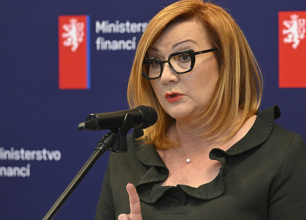 Poslanci jednají o EET. Opoziční poslankyně potěšila Schillerovou