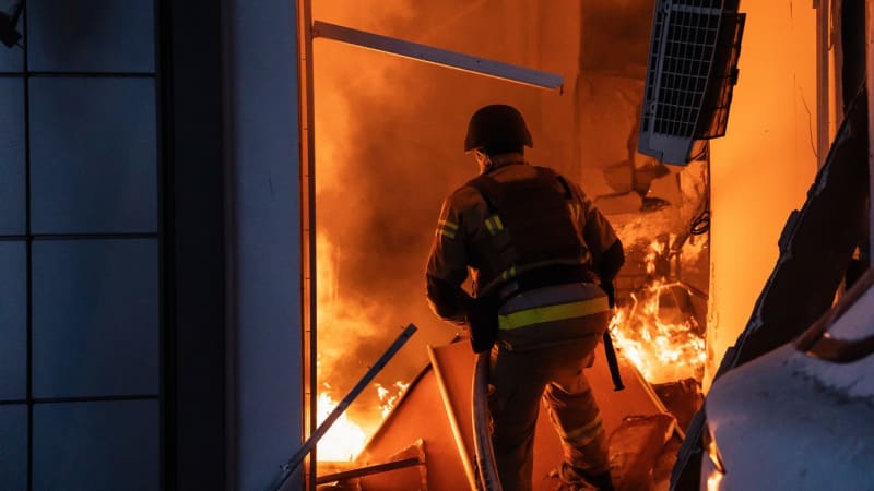 Ukrajinci zaútočili na ruský námořní terminál. Zemřel člověk, na místě zuří požár