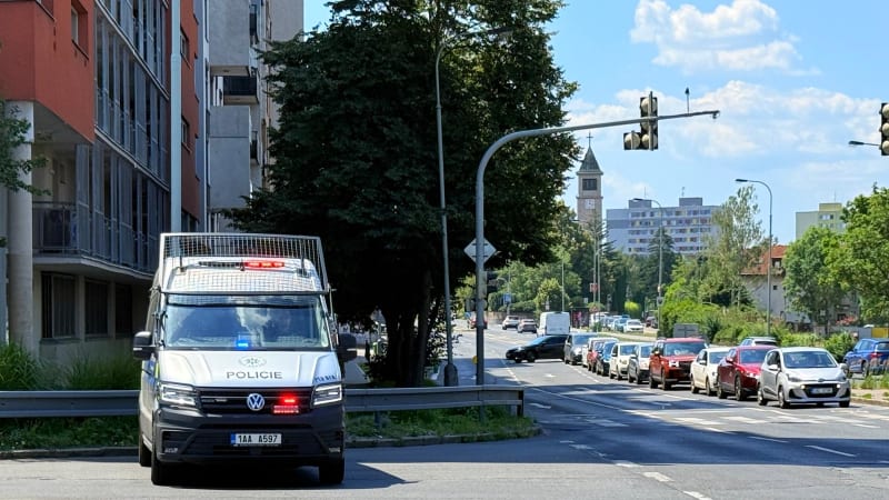 Poplach v Praze: Anonym nahlásil bombu na úřadu práce. Proběhla evakuace