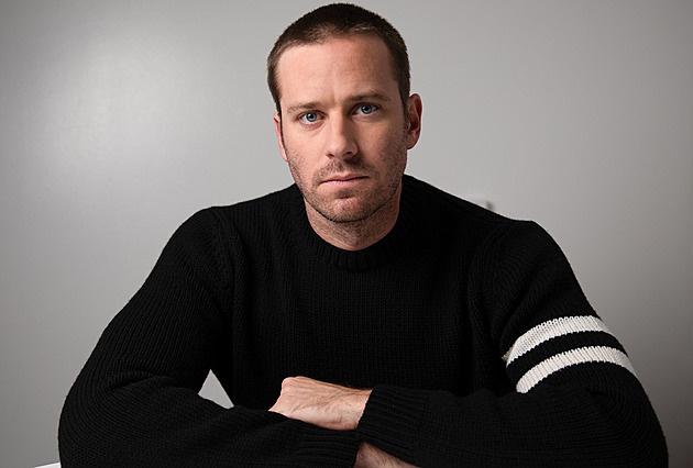 Bylo to jako ukřižování, říká Armie Hammer o svém pádu v Hollywoodu