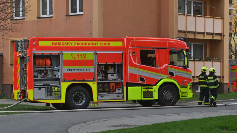 Poplach v Brně: Hořelo v domě pro seniory, na místo se sjely desítky hasičů