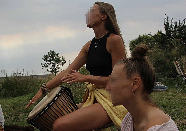 Děti hlídám, byl to okamžik, říká matka chlapce, který zemřel po pádu ze stožáru