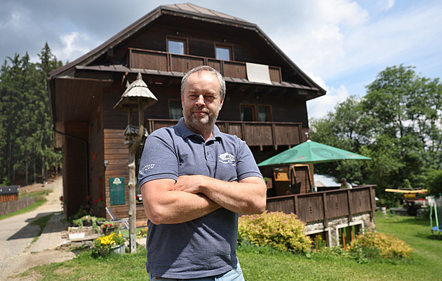 Horské chaty mají šanci obstát už jen jako rodinný podnik, říká chatař z hřebene Beskyd
