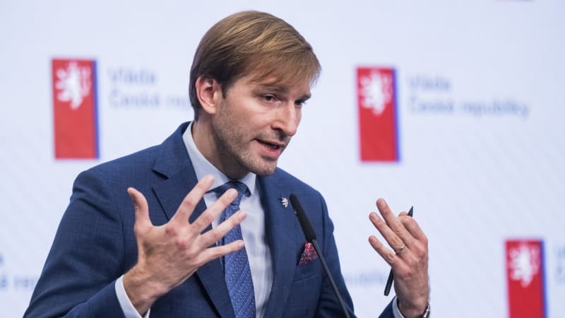 Pomůžou Piráti nebo ODS? Vojtěch hledá hlasy pro umělé oplodnění single žen, SPD je proti